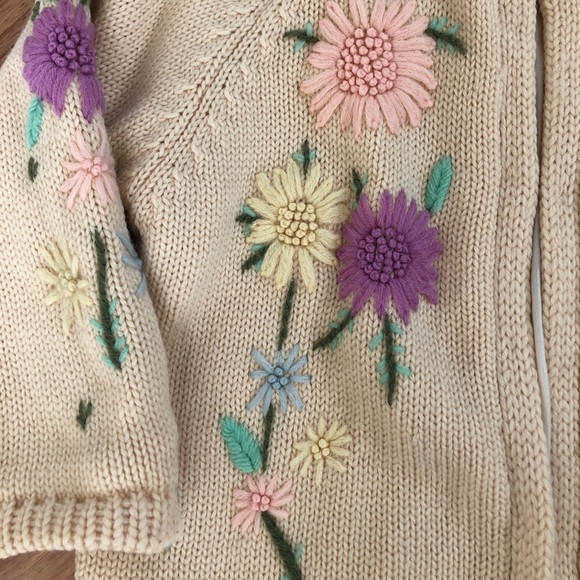 Vintage hand embroidered cottagecore cardigan - Picture 6 of 6